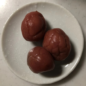 ひとつさんの保存料・着色料・化学調味料不使用の梅漬け＜延年紫蘇梅＞昔ながらの製法で作られた懐かしい味わいの梅干し口コミ・レビュー1