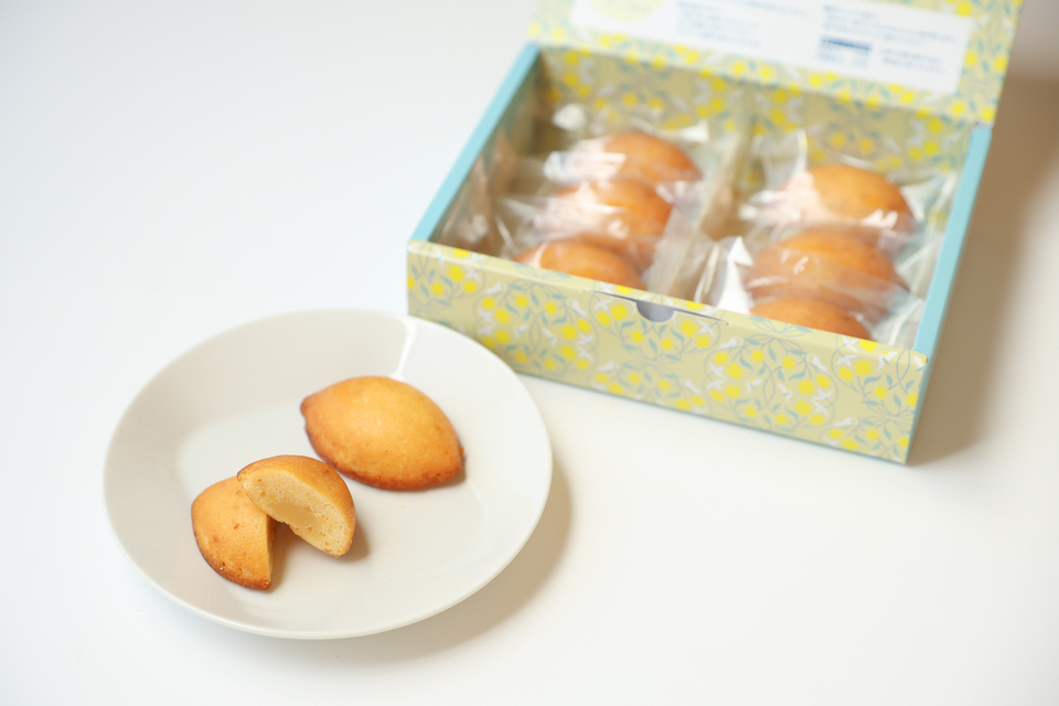 〈超しっとり!ぜいたくレモンケーキ(ギフト向き箱入り)〉広島県産農薬不使用レモンピールたっぷりで手作り
