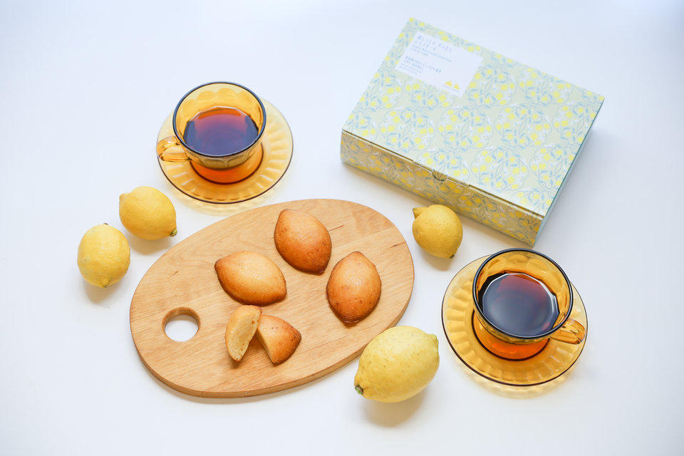 〈超しっとり!ぜいたくレモンケーキ(ギフト向き箱入り)〉広島県産農薬不使用レモンピールたっぷりで手作り