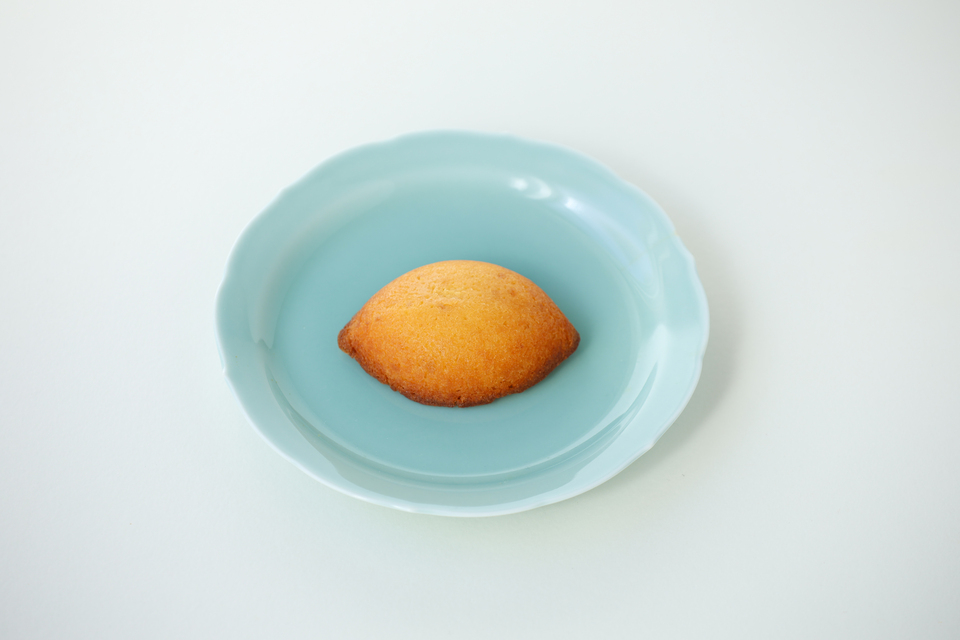 〈超しっとり!ぜいたくレモンケーキ(ギフト向き箱入り)〉広島県産農薬不使用レモンピールたっぷりで手作り