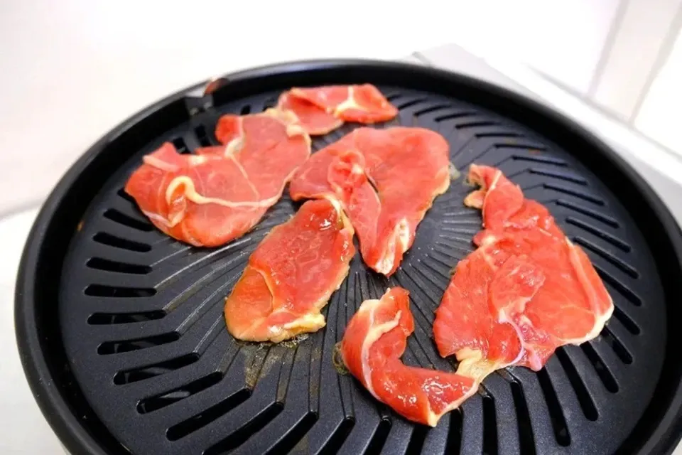 阿蘇の草原育ち<熊本ジンギスカン>希少な国産羊肉の晩白柚香る特製ダレ仕込み!ご家庭で簡単調理