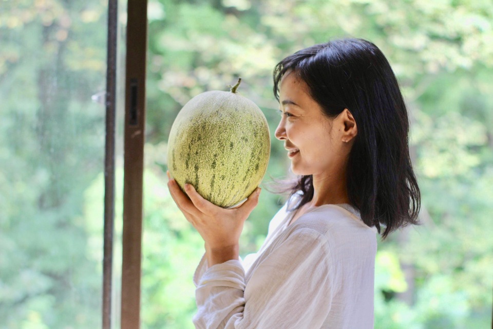 【家庭用】《最優秀賞受賞》有機栽培！日本で唯一のオリジナル・オーガニックメロン（傷あり・小さめ）