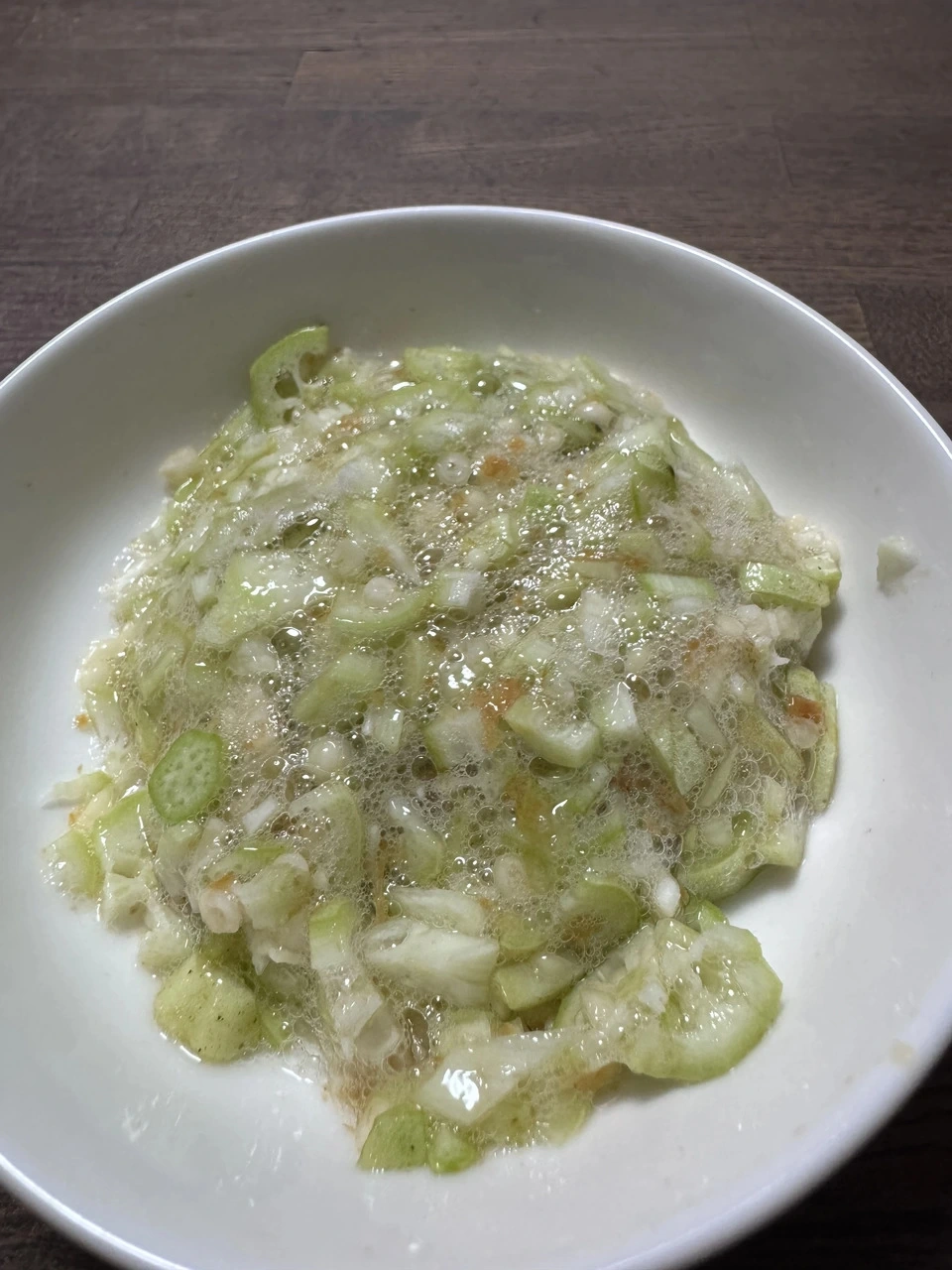 【農薬不使用】お腹を整える、夏の緑黄色野菜!生でも柔らかい「白オクラ」(専用箱でお届け)