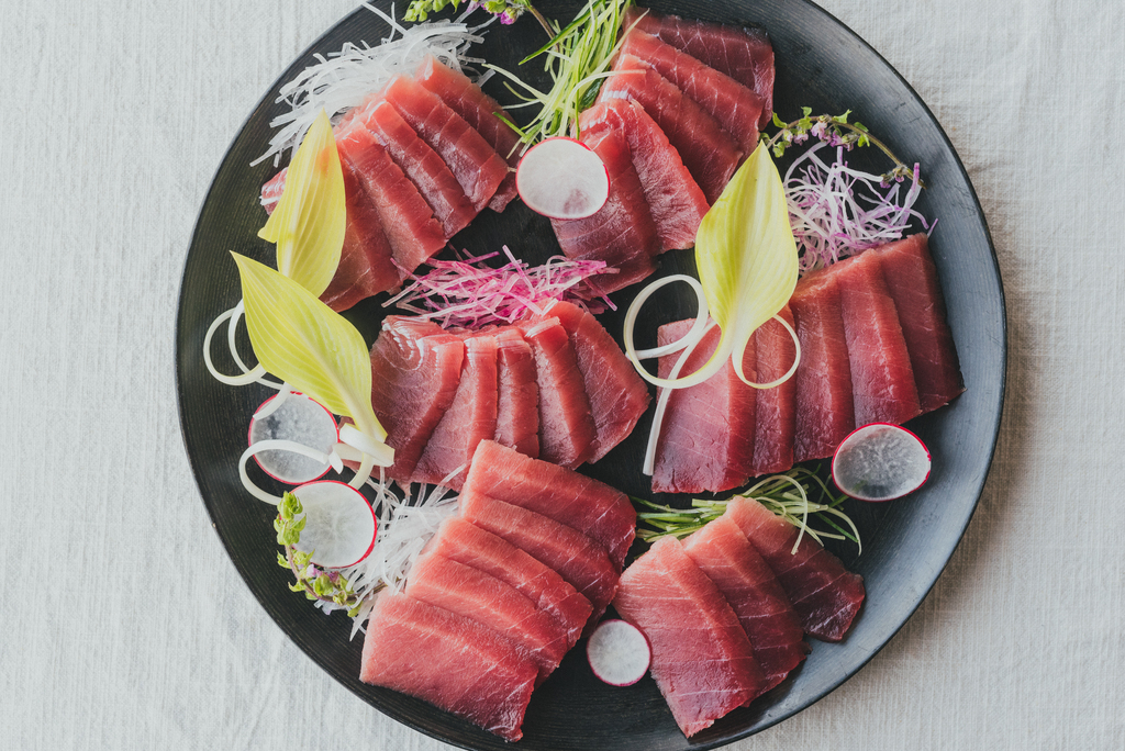 マグロ FISHSTAND - 【三崎 恵まぐろ】天然メバチまぐろとろ・赤身断面