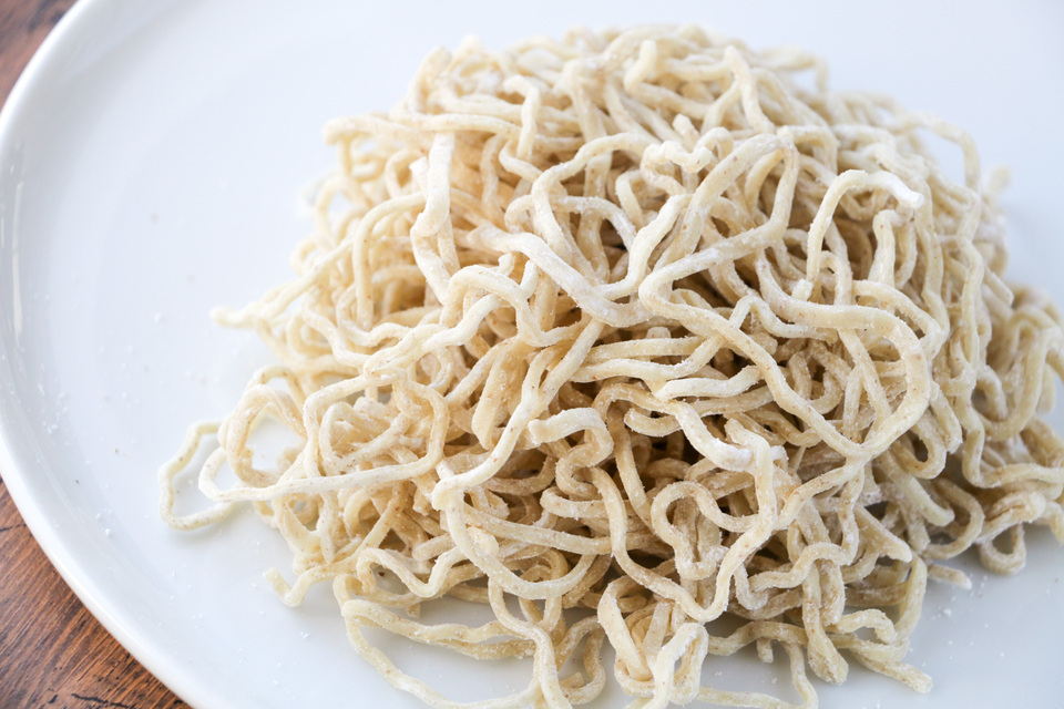 おうちで手軽にお店の味 しぇんろん名物 油そば フルスマイル正しい食卓 神奈川県産 ラーメン通販 たべるとくらすと