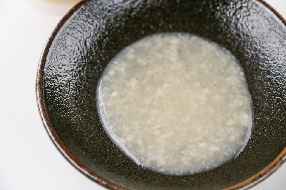 甘酒麹で作る<塩麹 酵>自然栽培米の甘酒麹を使用した甘じょっぱい味わい