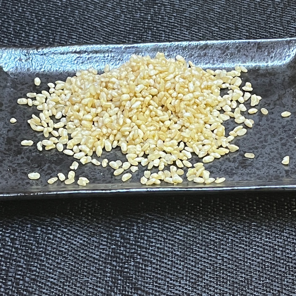 玄米麹で作る<玄米塩麹 玄>自然栽培米の玄米麹を使用したお米の風味が香る