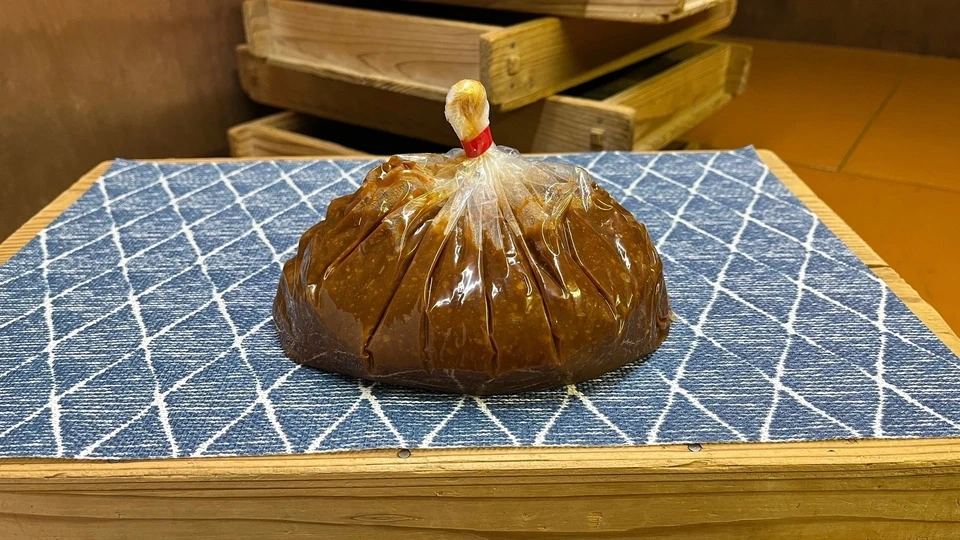【訳あり】じっくり熟成<やさしいMISO 訳あり1年>みそたまりと混ざった柔らかい部分のお味噌です
