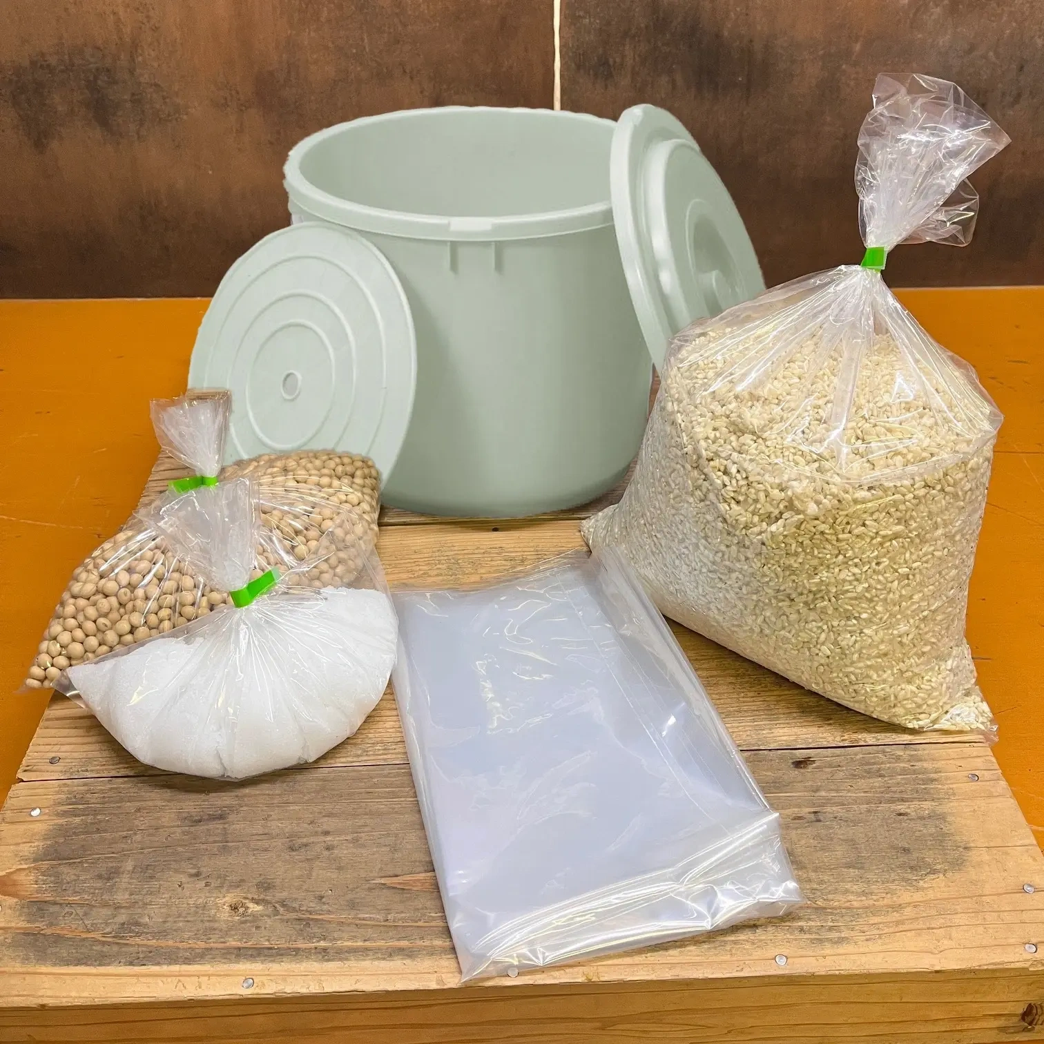 【 マボさま専用 ① 】 こめこうじ 4kg・自然栽培大豆4kg 手づくりキット - たべるとくらすと