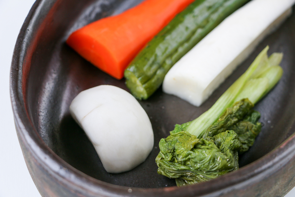 無農薬・無化学肥料の野菜と糠で漬けた糠漬け<ぬかごと食べられるぬか漬け>