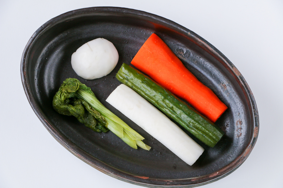無農薬・無化学肥料の野菜と糠で漬けた糠漬け<ぬかごと食べられるぬか漬け>