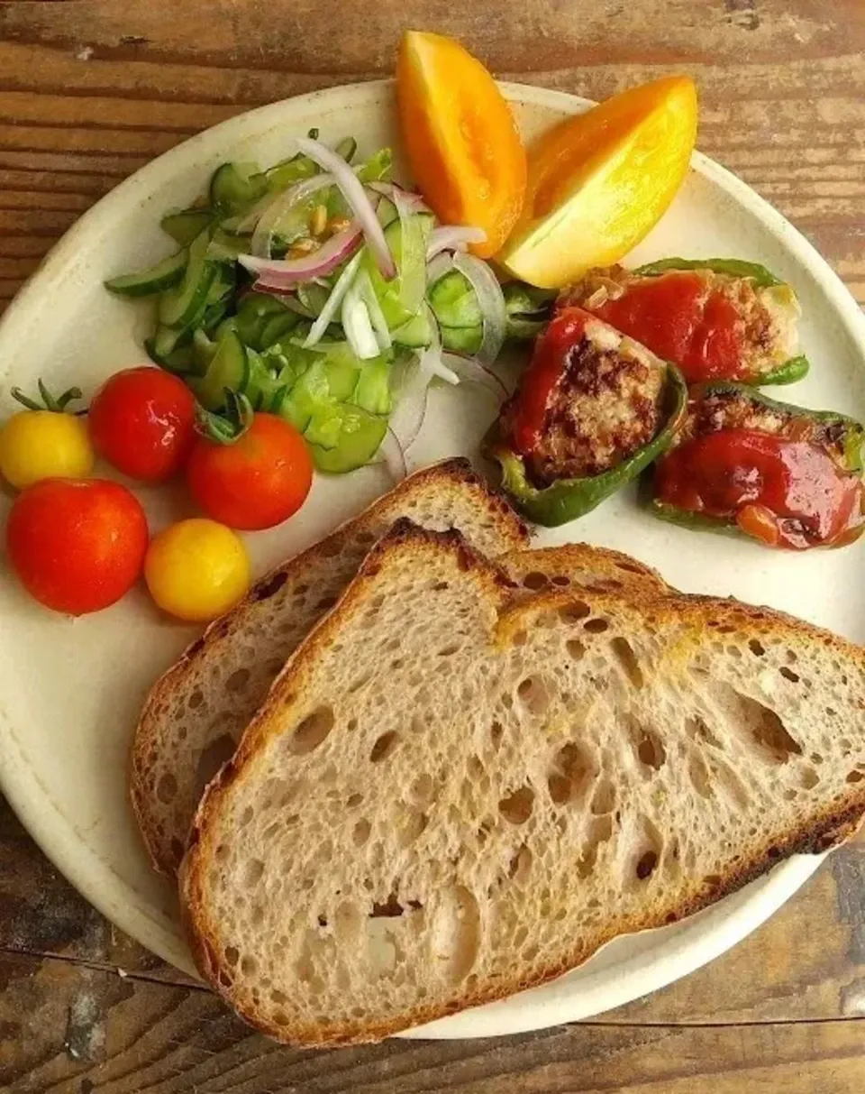 国産小麦の石窯パン＜おまかせ【定期便】セット＞カンパーニュ・全粒食パン・北欧シナモンロールなど詰め合わせ