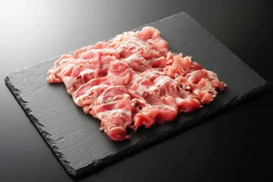さんきょうみらい豚」熟成カタロース切り落とし 熟成肉の鏡山牧場