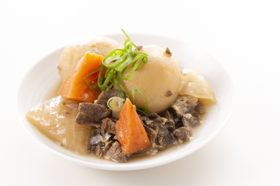 和食の定番〈肉じゃが〉食品添加物不使用でこだわりの原材料と調味料でやさしい味付けに仕上げた一品