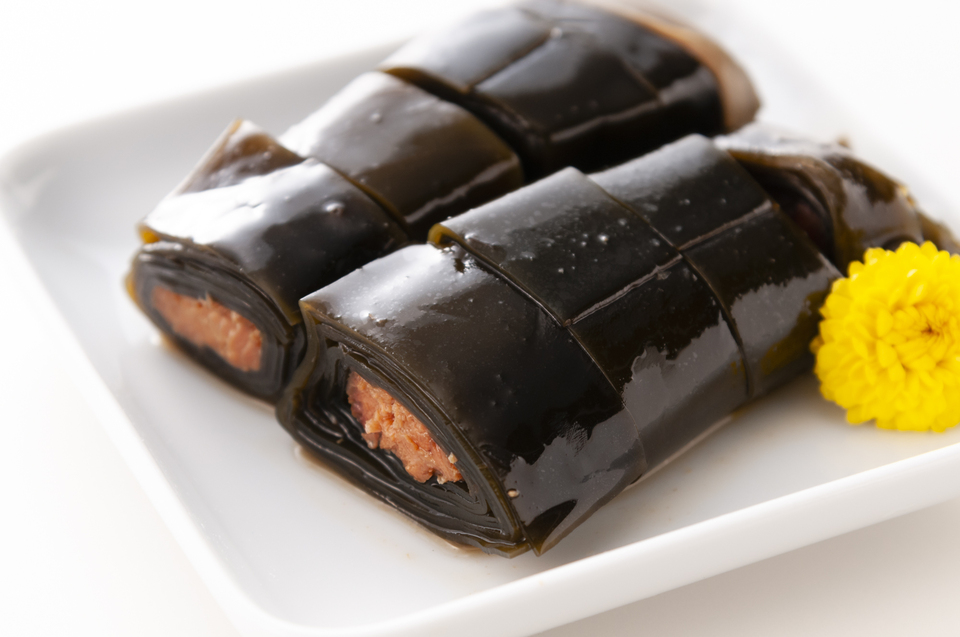 創業以来受け継ぐ伝統的食材〈昆布巻〉紅鮭・にしん・能登がき・ぶりを