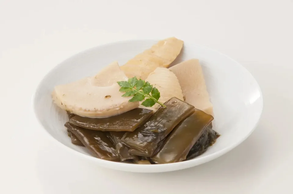 春の旬食材たけのことわかめ使用のおそうざい〈若竹煮〉やさしい味に仕上げた春食材