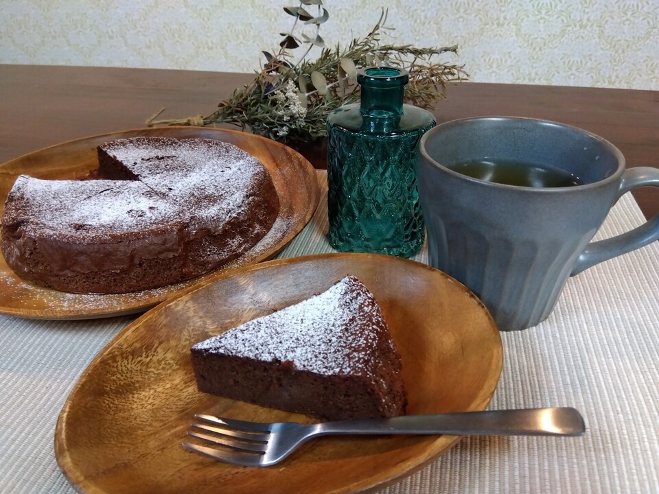 農薬不使用米粉と有機素材で手作り<完熟バナナ香る濃厚ガトーショコラ>小麦・乳・添加物不使用のオーガニックスイーツ