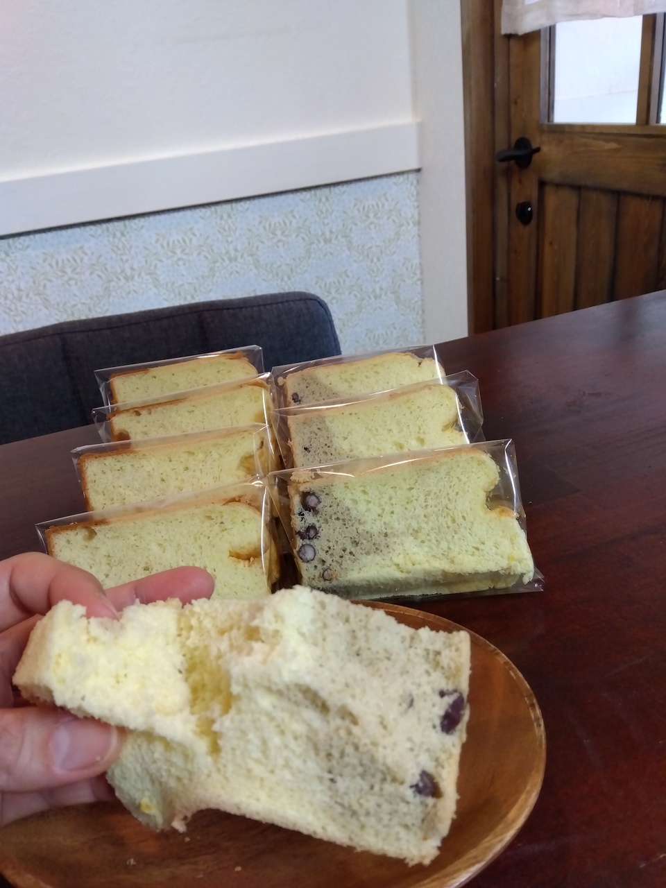 農薬不使用米粉と有機素材で手作り＜ふんわりしっとり米粉シフォンケーキ/8カット箱入り＞ノンオイルで乳・小麦・食品添加物不使用