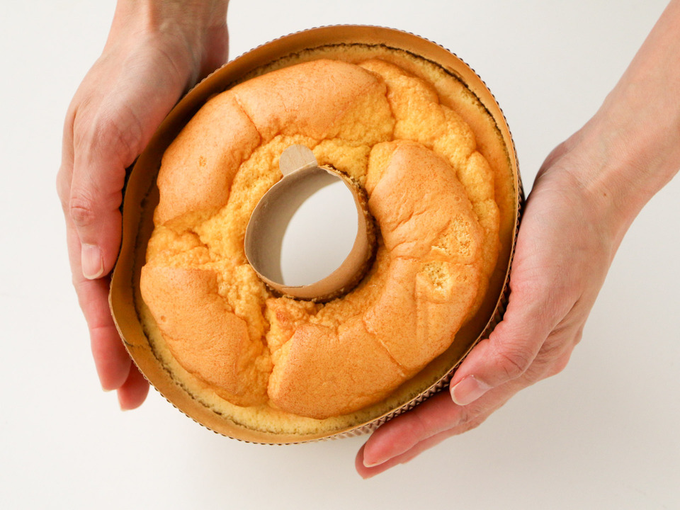 農薬不使用米粉と有機素材で手作り＜ふんわりしっとり米粉シフォンケーキ/8カット箱入り＞ノンオイルで乳・小麦・食品添加物不使用