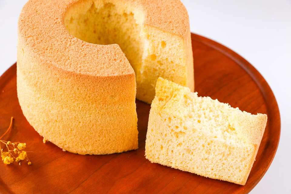 農薬不使用米粉と有機素材で手作り＜ふんわりしっとり米粉シフォンケーキ/8カット箱入り＞ノンオイルで乳・小麦・食品添加物不使用