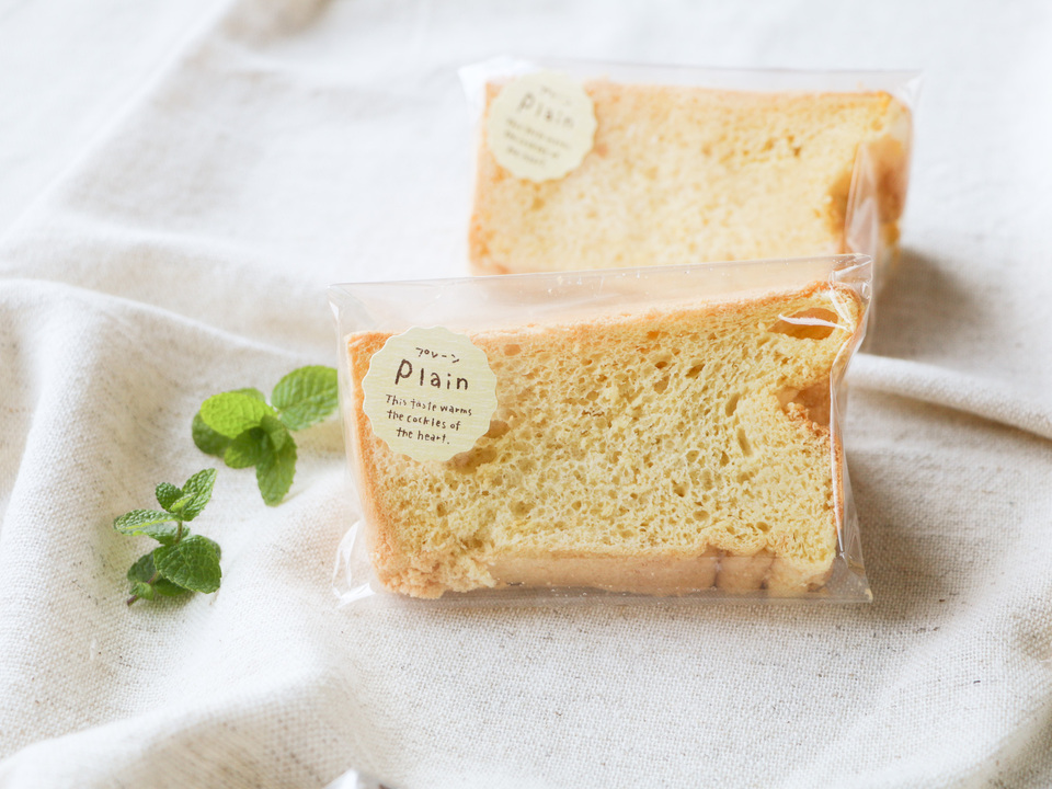 農薬不使用米粉と有機素材で手作り＜ふんわりしっとり米粉シフォンケーキ/8カット箱入り＞ノンオイルで乳・小麦・食品添加物不使用