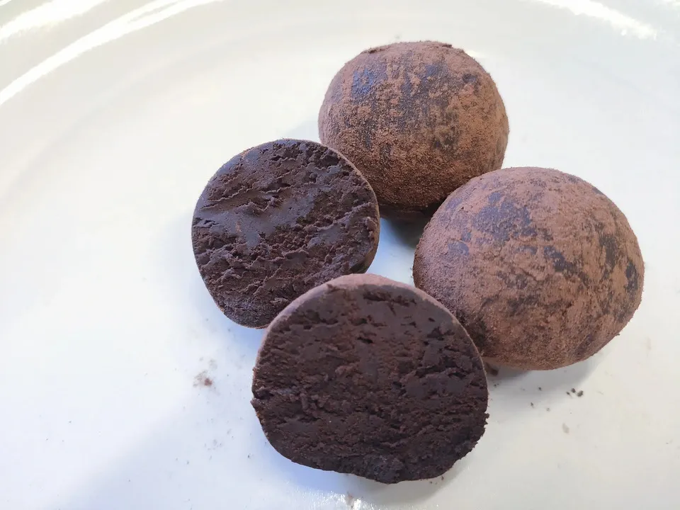 安心のご褒美チョコ。無添加なのに、この美味しさ。天日塩の濃厚トリュフカカオ<無添加・グルテンフリー・砂糖不使用>メッセージカード、ラッピングリボンサービス。
