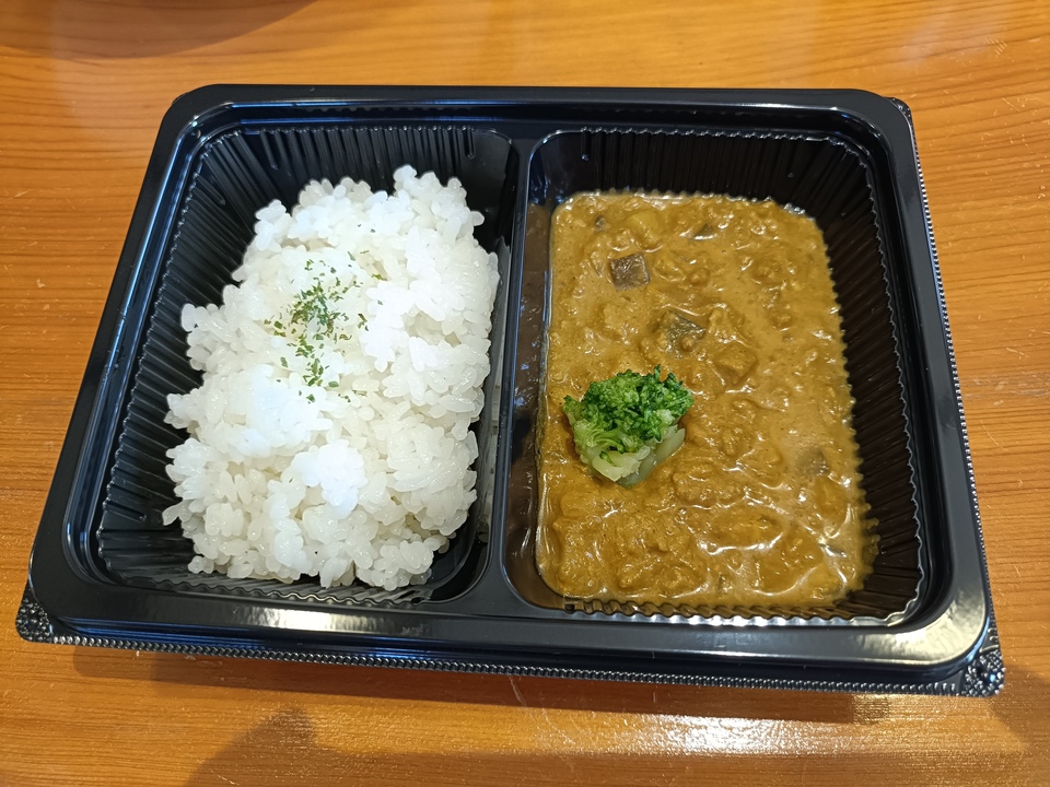 忙しい時でもレンジで温めるだけでお店の味が食べられる。4種のスパイスカレー。＜無添加・グルテンフリー・砂糖不使用・天日塩100%＞