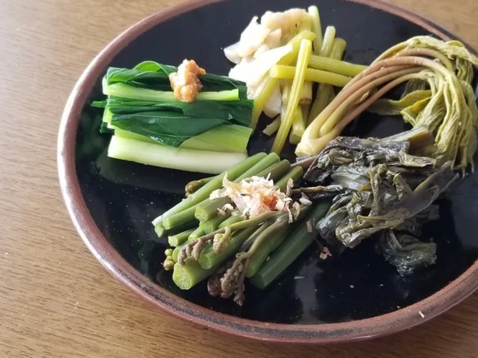 ●商談中●【 新鮮・希少 期間限定 】雪うるい 山菜 2kg送料込み 農家直送 予約開始！【常温配送】天然＜春の山菜セット＞飯綱の里山で