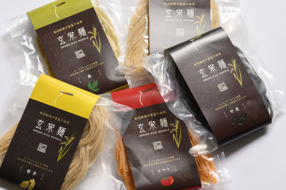 ギフトに最適!健康的な玄米麺と奈良の間伐材を使った印籠箱セット