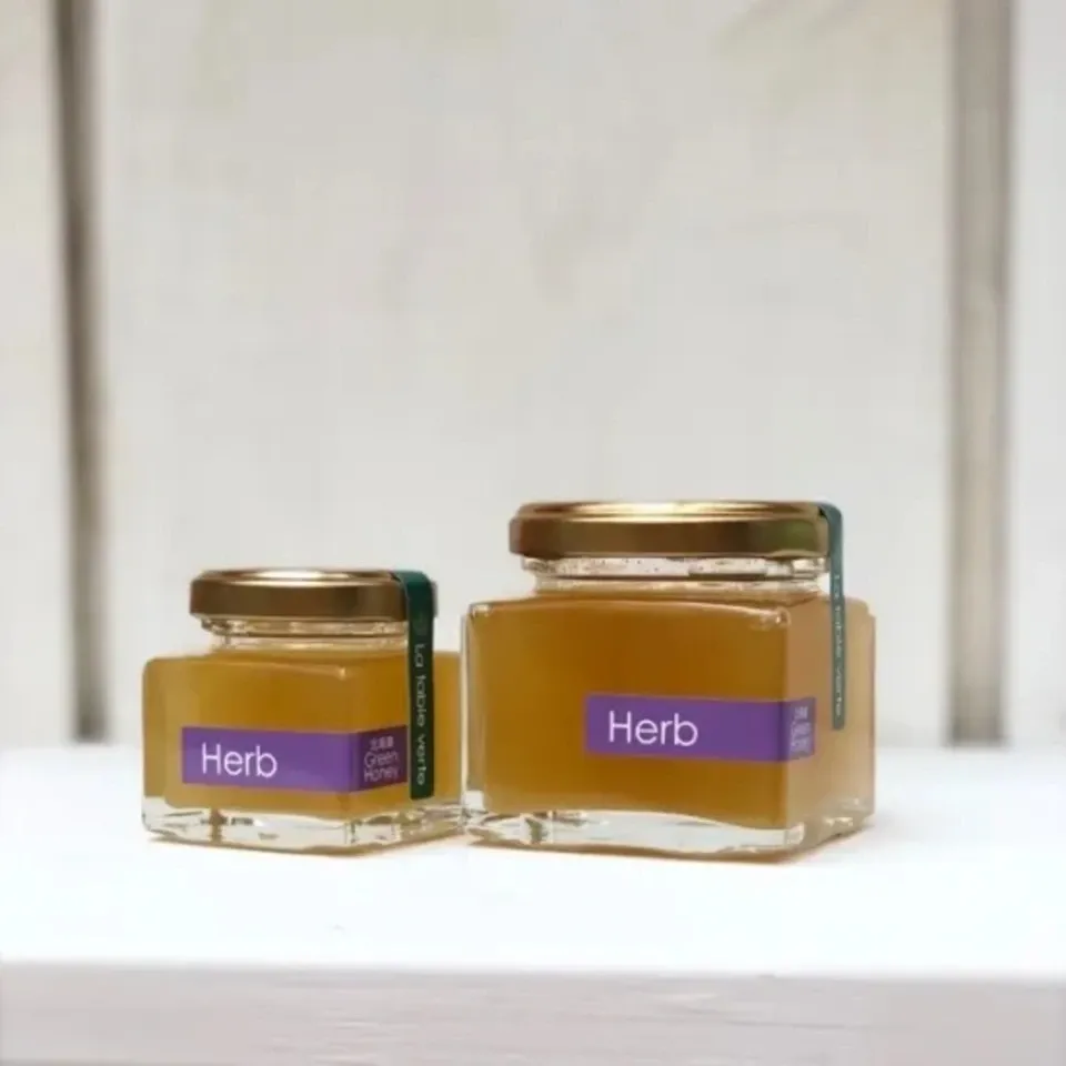 《非加熱・無投薬》自然養蜂で採取した無農薬栽培のハーブの蜂蜜 「Herb 」