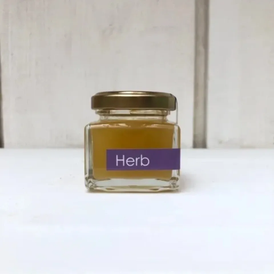 《非加熱・無投薬》自然養蜂で採取した無農薬栽培のハーブの蜂蜜 「Herb 」