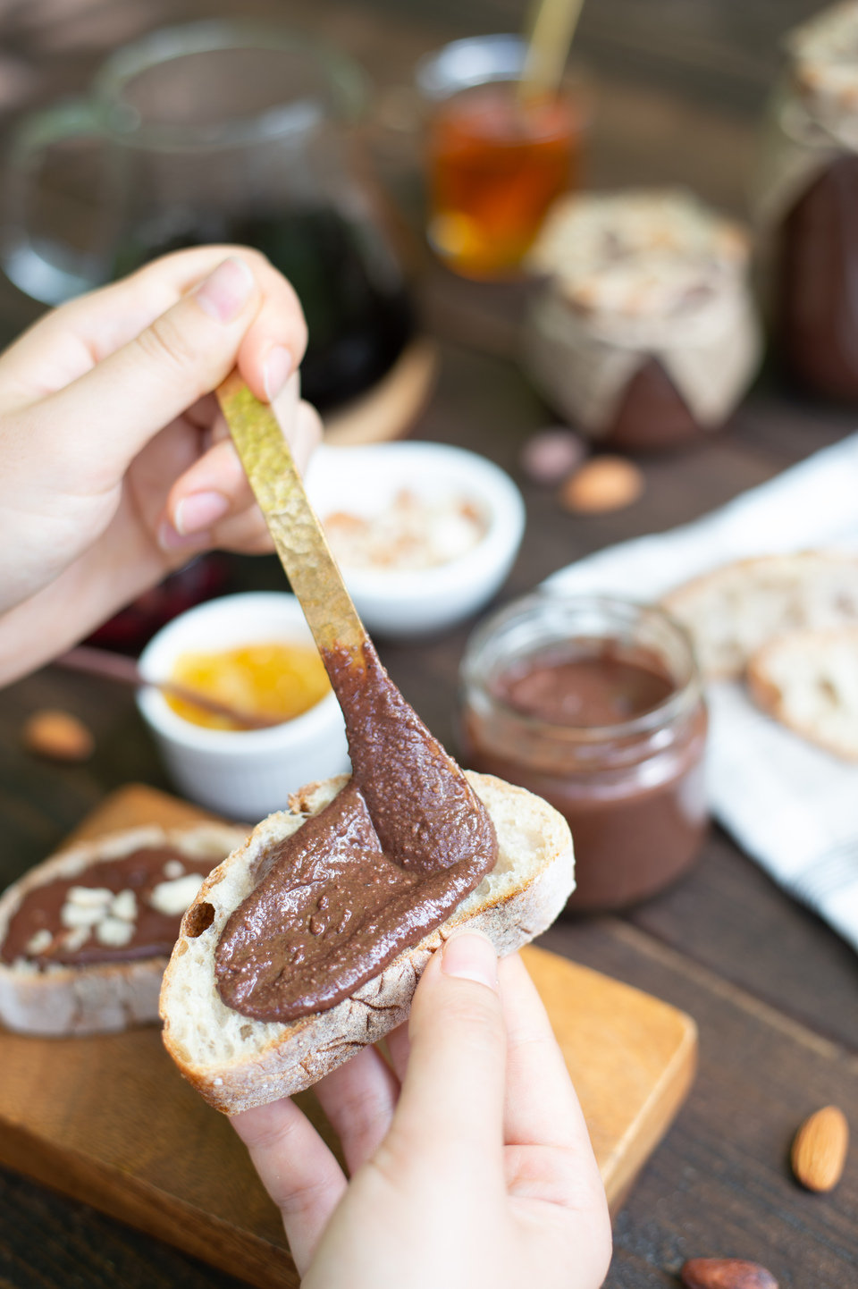 アーモンドとカカオの香ばしさが広がる【カカオアーモンドバター】塩チョコのようなあと引く美味しさ、とろける贅沢スプレッド