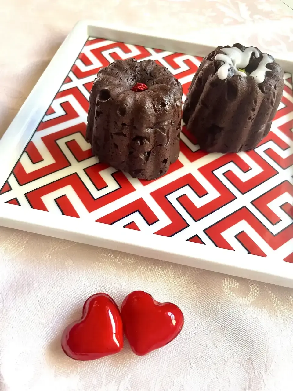 カラダに寄り添うグルテンフリー甘さ控えめの濃厚酒粕チョコブラウニー