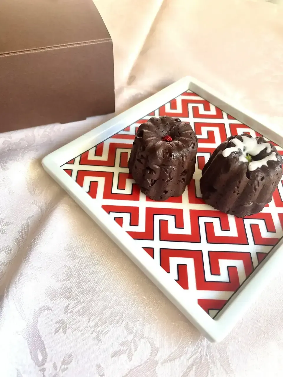 カラダに寄り添うグルテンフリー甘さ控えめの濃厚酒粕チョコブラウニー