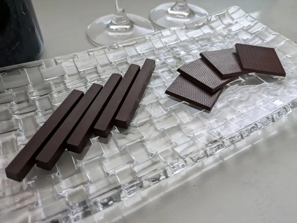 カカオ豆ときび砂糖だけで作るクラフトチョコレート<ベリーズ産カカオ80%>