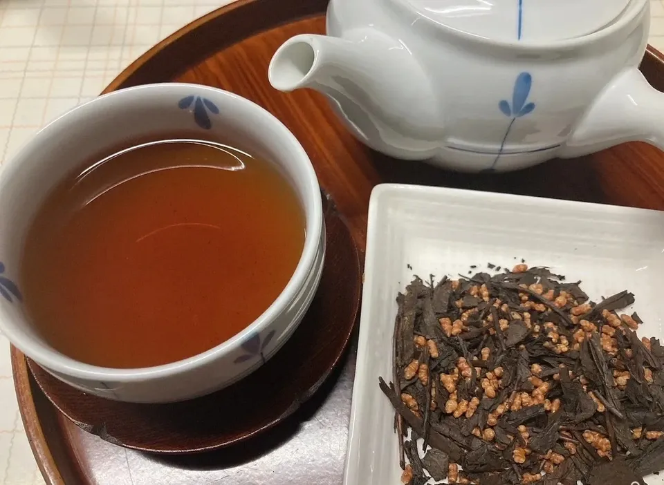 玄米ほうじ茶 京都の農薬不使用栽培ほうじ茶と、有機玄米使用。