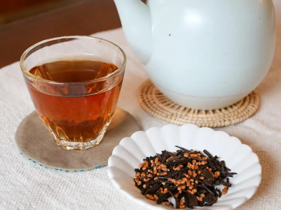 玄米ほうじ茶 京都の農薬不使用栽培ほうじ茶と、有機玄米使用。