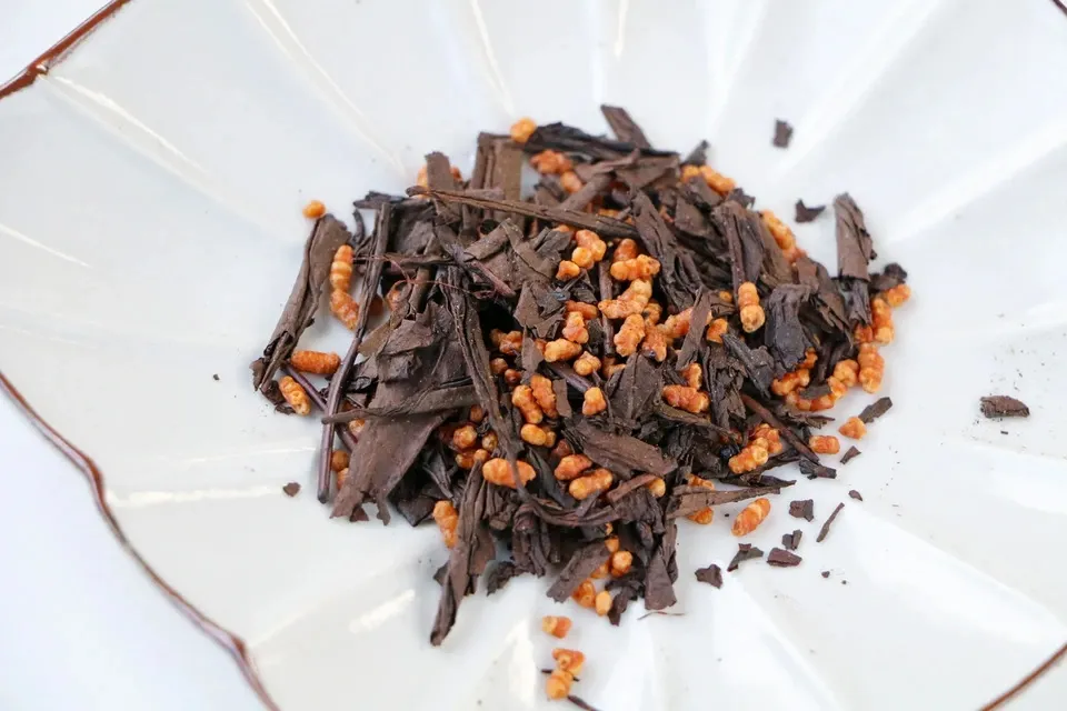 玄米ほうじ茶 京都の農薬不使用栽培ほうじ茶と、有機玄米使用。