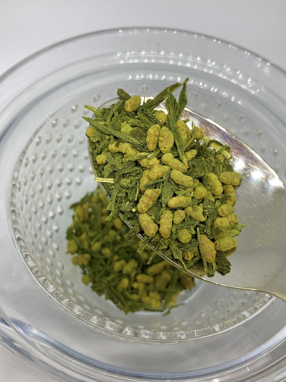 抹茶入り玄米茶 農薬不使用栽培の抹茶、緑茶と有機玄米を使用