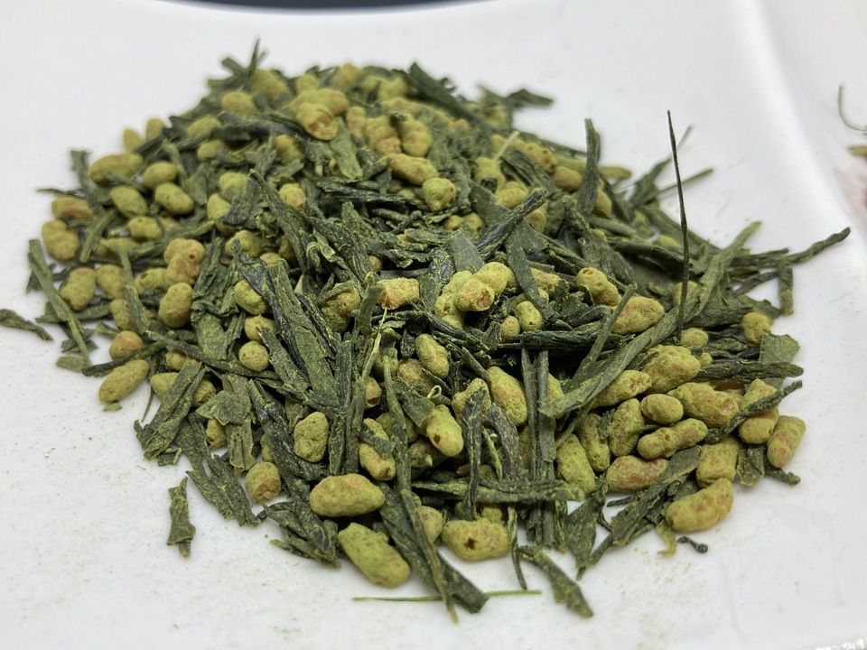 玄米茶飲み比べセット、抹茶入り玄米茶と玉露玄米茶と、農薬不使用茶と有機玄米。