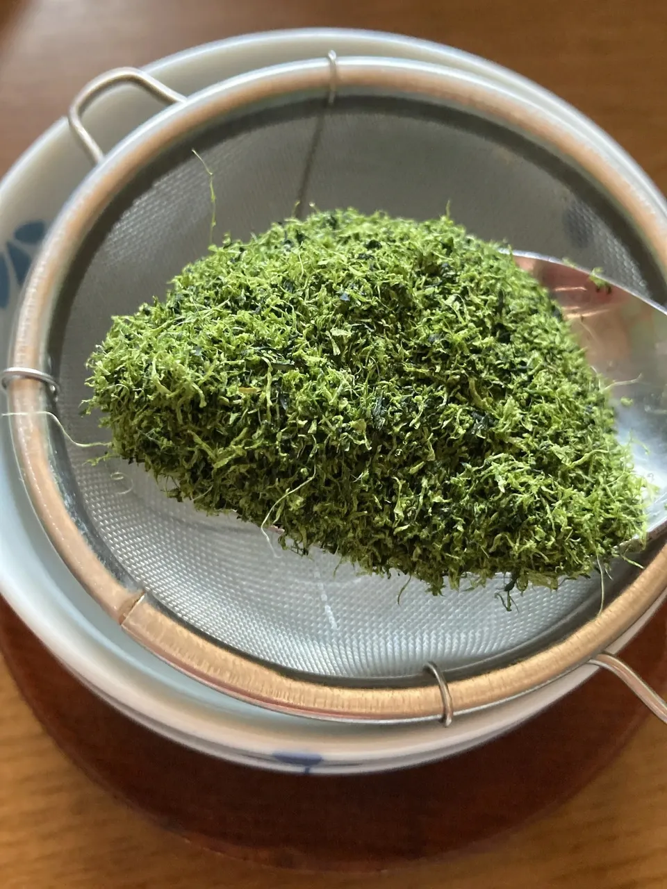 ２０２６年新茶玉露粉茶、京都府で農薬不使用栽培でできた粉茶です。急須なしで手軽に玉露粉茶を楽しめます。