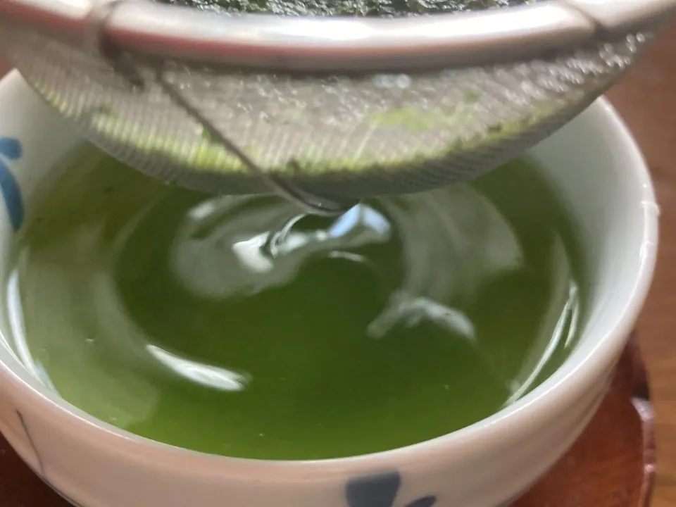 ２０２６年新茶玉露粉茶、京都府で農薬不使用栽培でできた粉茶です。急須なしで手軽に玉露粉茶を楽しめます。