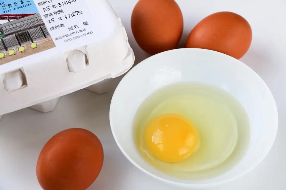 青森・津軽の平飼い卵「りんごのたまご」りんごの発酵飼料で育てた自然
