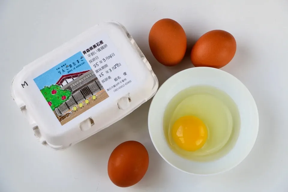 青森・津軽の平飼い卵「りんごのたまご」りんごの発酵飼料で育てた自然