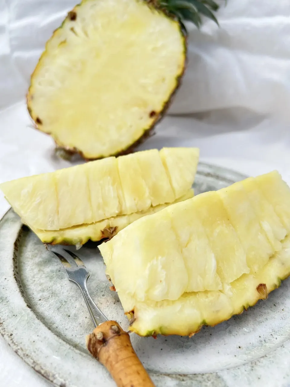 贈答用］有機JAS認証圃場で栽培〈沖縄県産ハワイ種・島パイン〉甘くて