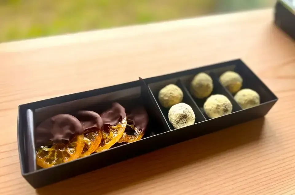 【母の日ギフト】宮崎の春を、ひと箱に。｜無添加Bean to Barチョコレート 日向夏オランジェット＆みやだいずきなこトリュフ