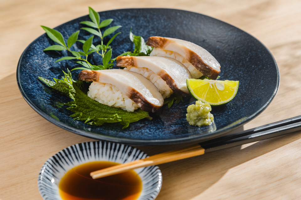 贈り物に】徳島県産希少種の肉厚椎茸＜天恵菇＞を丸ごと味わう贅沢