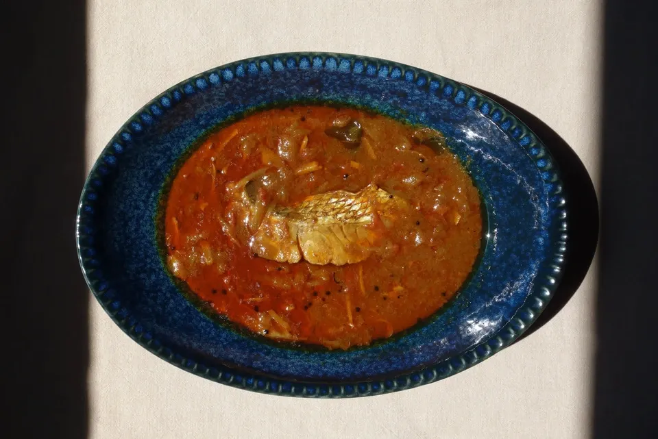 地元鮮魚店仕入れ＜大きい鯛のタマリンドカレー＞タマリンドと玉ねぎの爽やかスパイスの融合