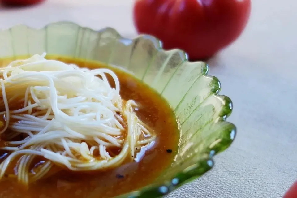 無農薬の千葉県産トマトの旨みたっぷり＜トマトのラッサム＞タマリンドスープカレー