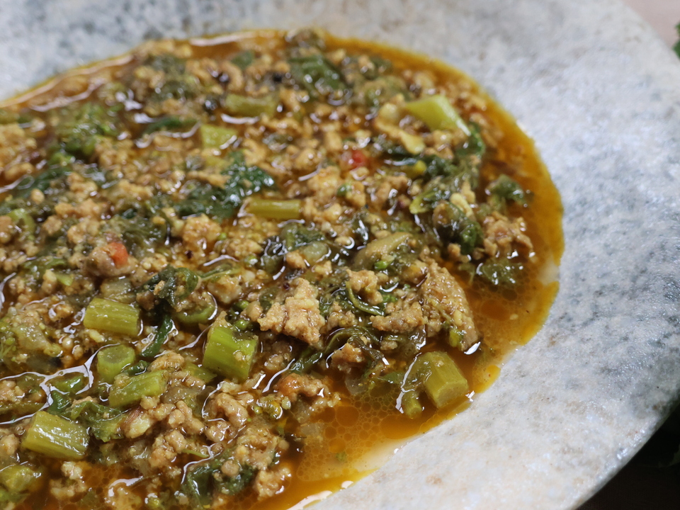 春苦味、菜花のポークキーマカレー